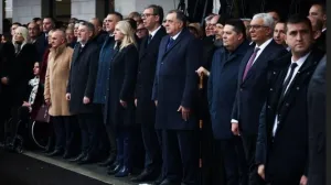 Dodik se i dalje "gura" u prvi red/