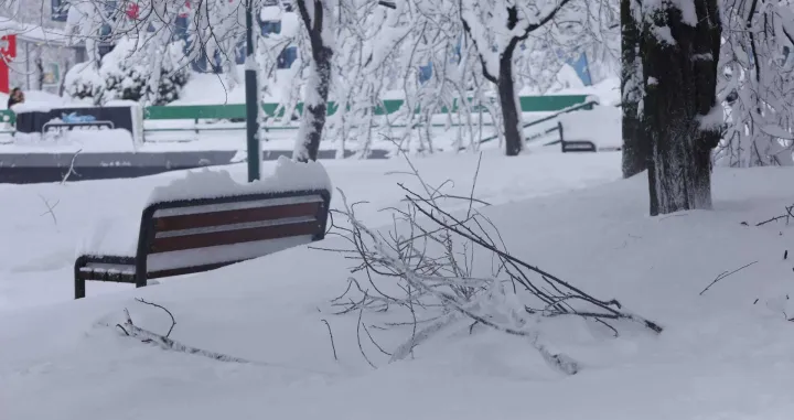 snijeg, sarajevo, ulice, građani, či&scaron;ćenje, vrijeme/Senad Gubelić