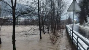 Obilne padaline izazivaju kaos na cestama i prijete poplavama u Mostaru i HNŽ-ukonjic/Screenshot
