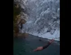 Januarsko kupanje ispod vodopada u Jajcu/Screenshot