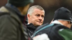 epa09567816 Manchester United manager Ole Gunnar Solskjaer looks on after the English Premier League soccer match between Manchester United and Manchester City in Manchester, Britain, 06 November 2021. EPA/PETER POWELL EDITORIAL USE ONLY. No use with unauthorized audio, video, data, fixture lists, club/league logos or 'live' services. Online in-match use limited to 120 images, no video emulation. No use in betting, games or single club/league/player publications/Foto: Peter Powell