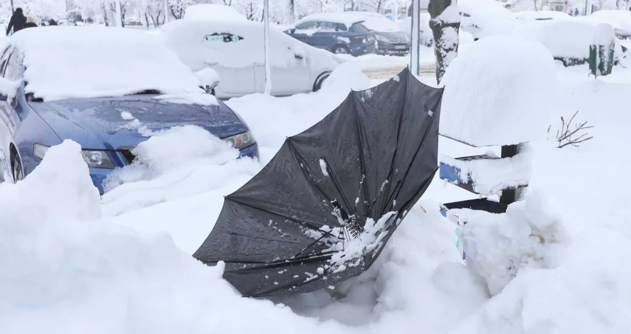 snijeg, sarajevo, ulice, građani, či&scaron;ćenje, vrijeme/Senad Gubelić