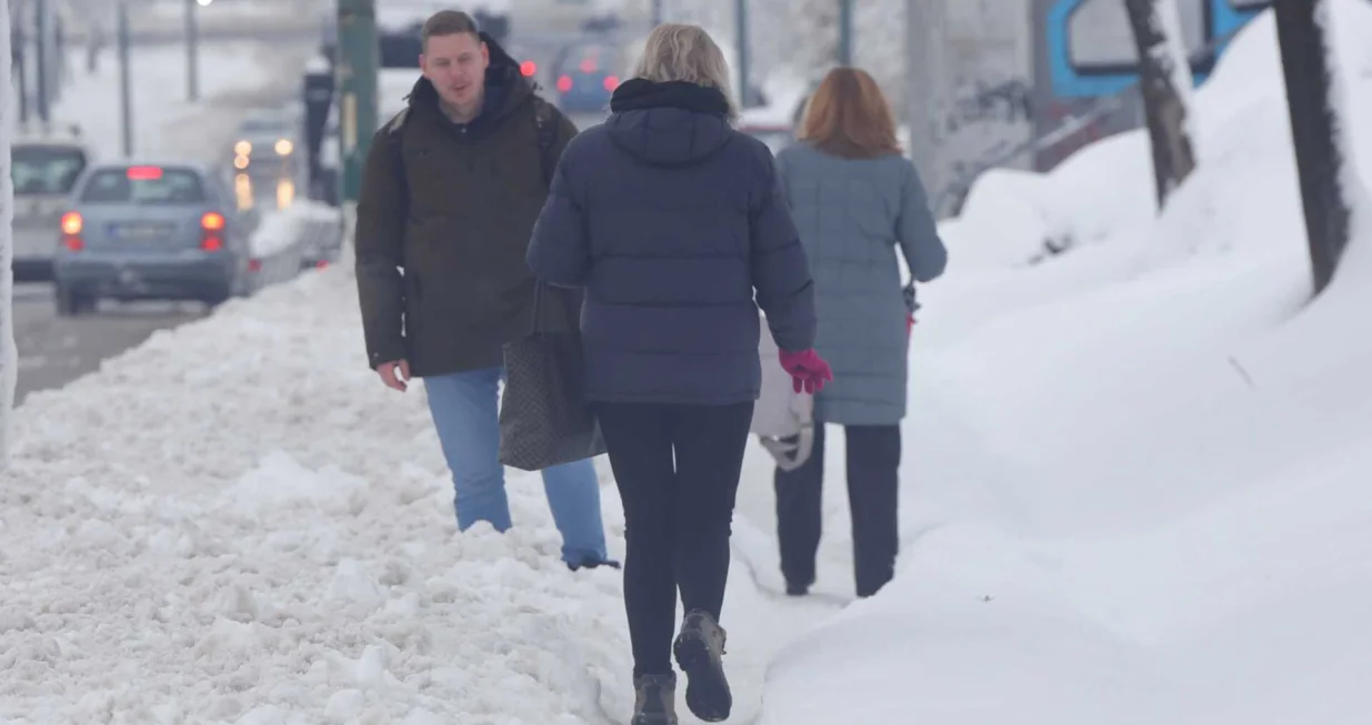 snijeg, sarajevo, ulice, građani, či&scaron;ćenje, vrijeme/Senad Gubelić