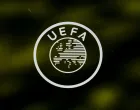 epa09792223 (FILE) - A UEFA logo is pictured through a window prior to the UEFA Europa League 2019/20 Round of 16 draw, at the UEFA Headquarters in Nyon, Switzerland, 28 February 2020 (re-issued on 28 February 2022). The world's football governing body FIFA together with the governing body of European football UEFA announced on 28 February 2022 to have decided together 'that all Russian teams, whether national representative teams or club teams, shall be suspended from participation in both FIFA and UEFA competitions until further notice'. EPA/JEAN-CHRISTOPHE BOTT *** Local Caption *** 55912791/Foto: Jean-christophe Bott