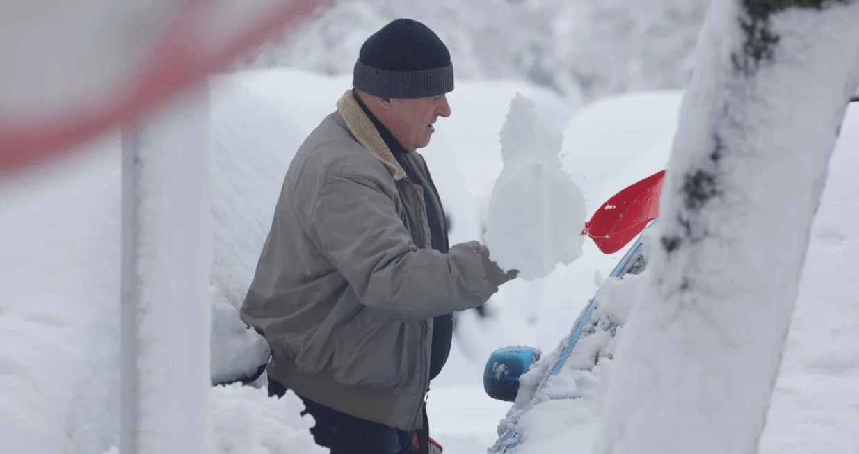snijeg, sarajevo, ulice, građani, či&scaron;ćenje, vrijeme/Senad Gubelić
