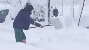 snijeg, sarajevo, ulice, građani, čišćenje, vrijeme/Senad Gubelić