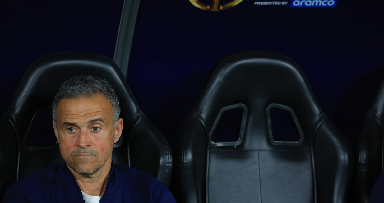 Soccer Football - FIFA Intercontinental Cup - Final - Paris St Germain v Flamengo - Ahmad Bin Ali Stadium, Al-Rayyan, Qatar - December 17, 2025 Paris St Germain coach Luis Enrique before the match REUTERS/Thaier Al-Sudani/Foto: Thaier Al-sudani