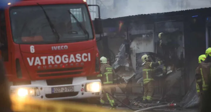 Požar na pijaci Kvadrant, Otoka Sarajevo, vatrogasci/Senad Gubelić/