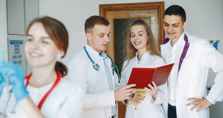 Studenti medicine na praksi//