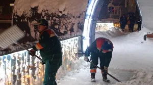 Radnici KJKP Rad čiste snijeg u Sarajevu//