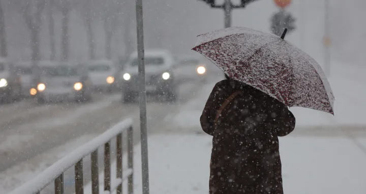 Snjeg &scaron;etnja saobračaj ilustracije zima/Senad Gubelić