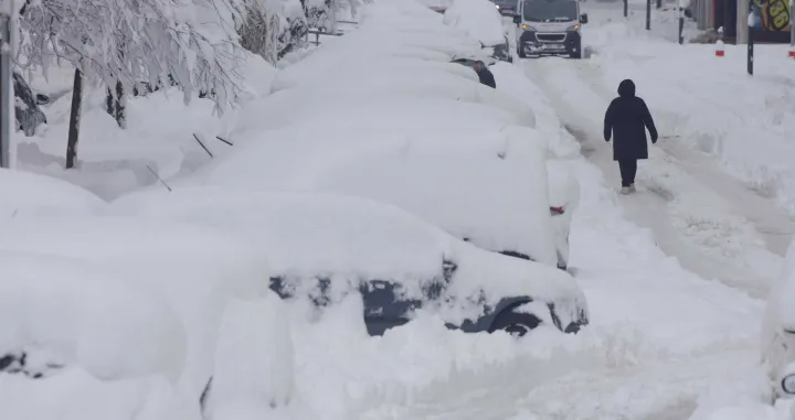snijeg, sarajevo, ulice, građani, či&scaron;ćenje, vrijeme/Senad Gubelić
