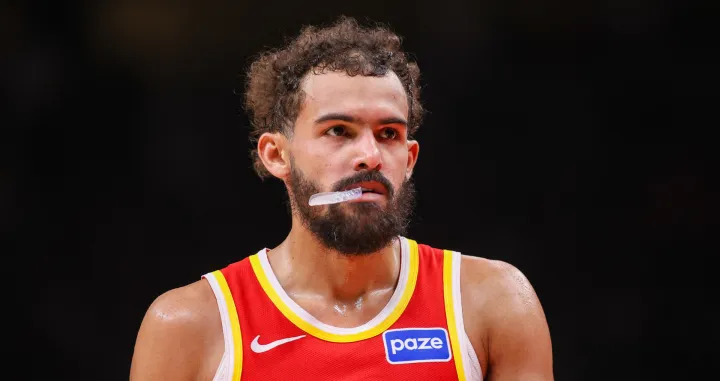 Dec 27, 2025; Atlanta, Georgia, USA; Atlanta Hawks guard Trae Young (11) in action against the New York Knicks in the third quarter at State Farm Arena. Mandatory Credit: Brett Davis-Imagn Images/Foto: Brett Davis