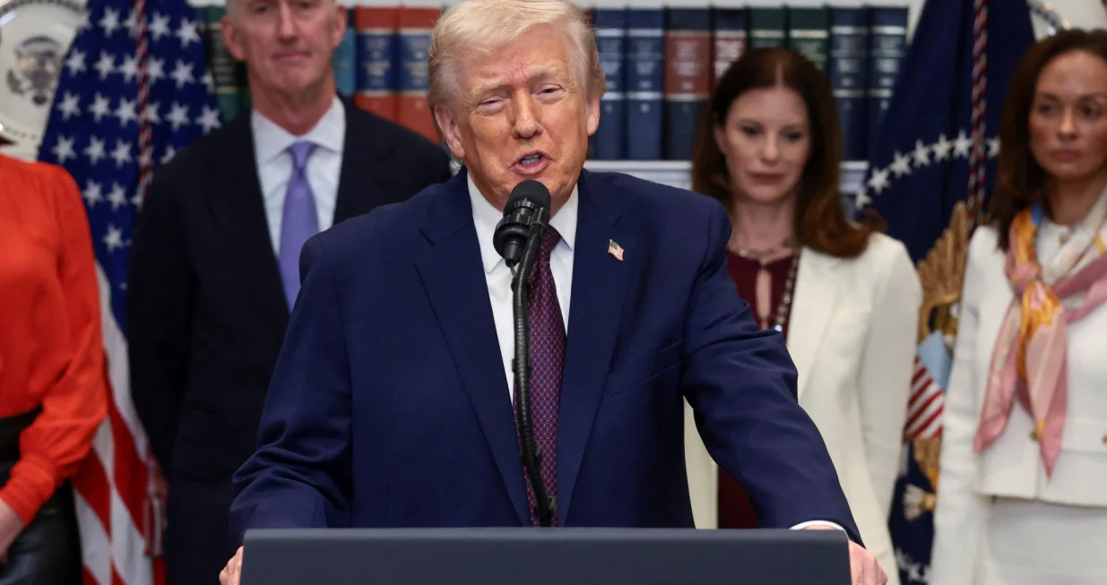 U.S. President Donald Trump makes an announcement about lowering the cost of drug prices, at the Roosevelt Room of the White House in Washington, D.C., U.S., December 19, 2025. REUTERS/Evelyn Hockstein/Evelyn Hockstein