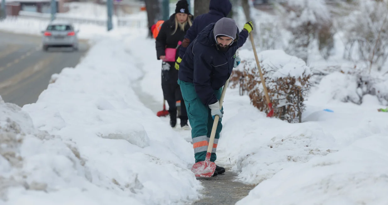 či&scaron;ćenje trotoara/Senad Gubelić