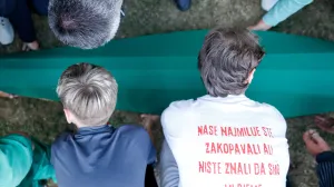 Potočari 10. juli: iznošenje tabuta na Musalu/Damir Deljo