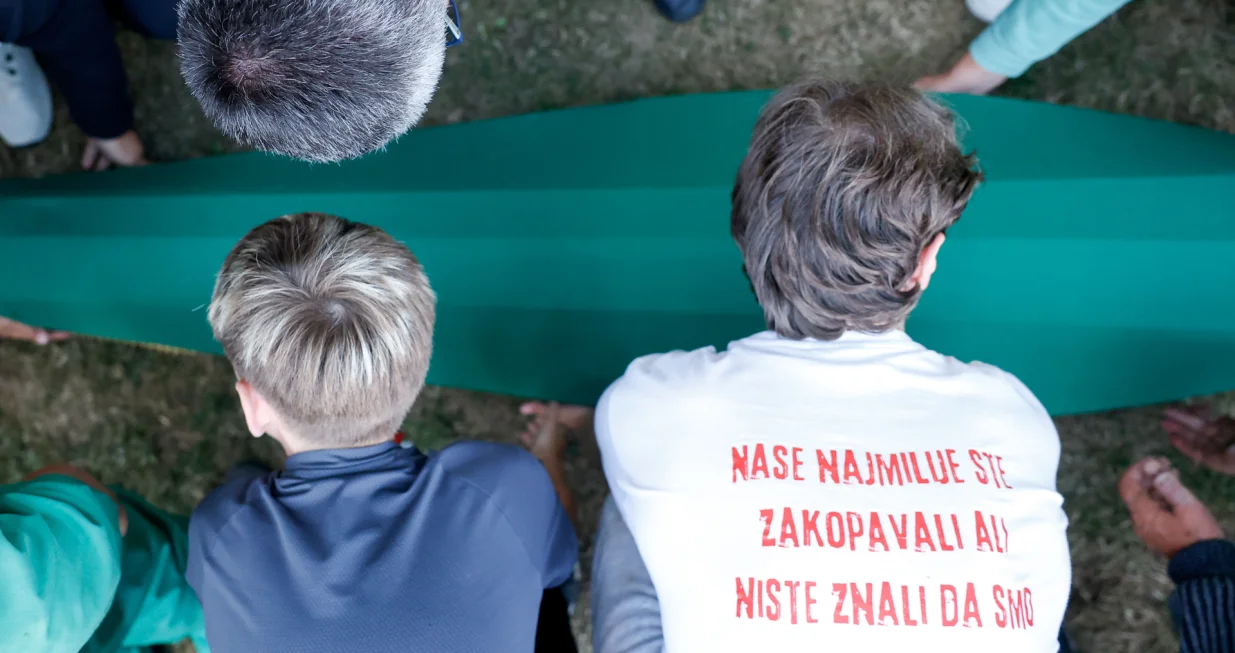 Potočari 10. juli: izno&scaron;enje tabuta na Musalu/Damir Deljo