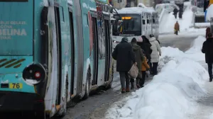 Trolejbuska stajališta neočišćena od snijega Trg Austrije/Senad Gubelić