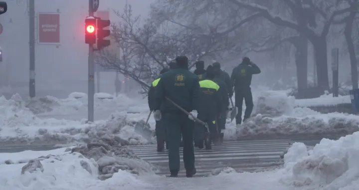 Sarajevske ulice su se počele čistiti s velikim zaka&scaron;njenjem/