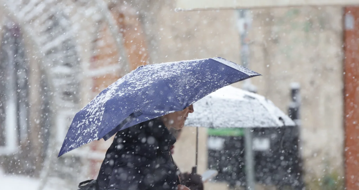 Snijeg &scaron;etnja saobraćaj ilustracija zima/Senad Gubelić