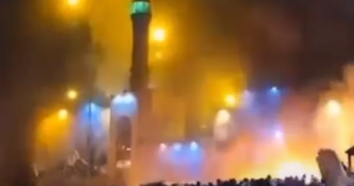 Teheran u plamenu: Zapaljena džamija i vozila, protesti u Iranu eskalirali/Screenshot