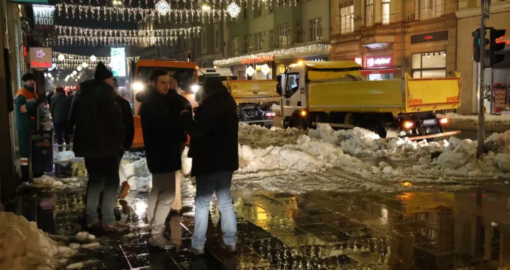 Koordinisana akcija KJKP RAD Sarajevo i KJKP Vodovod i kanalizacija doo Sarajevo na uklanjanju i odvozu snijega/