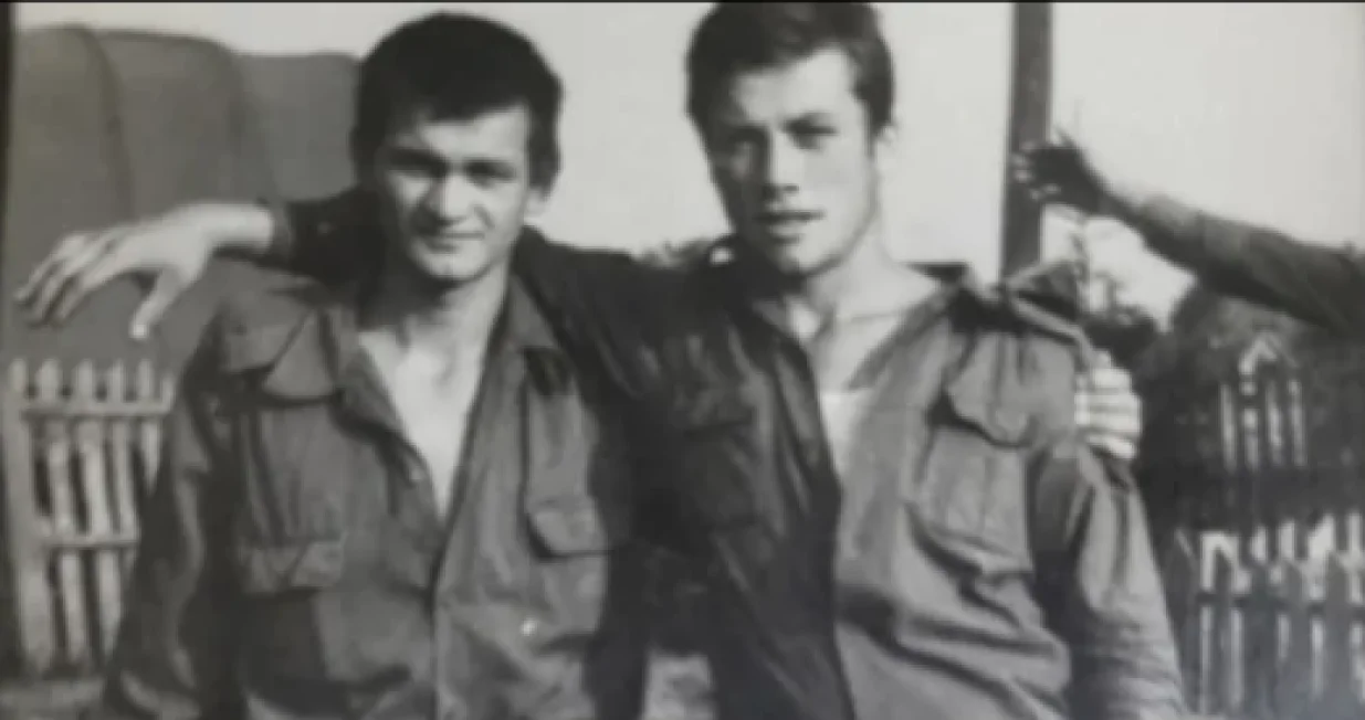 Halid Be&scaron;lić (desno), vojnički dani, vojni rok, JNA/Facebook