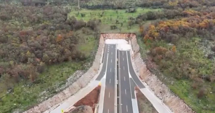 Poddionica neupotrebljiva/Printscreen/You Tube//