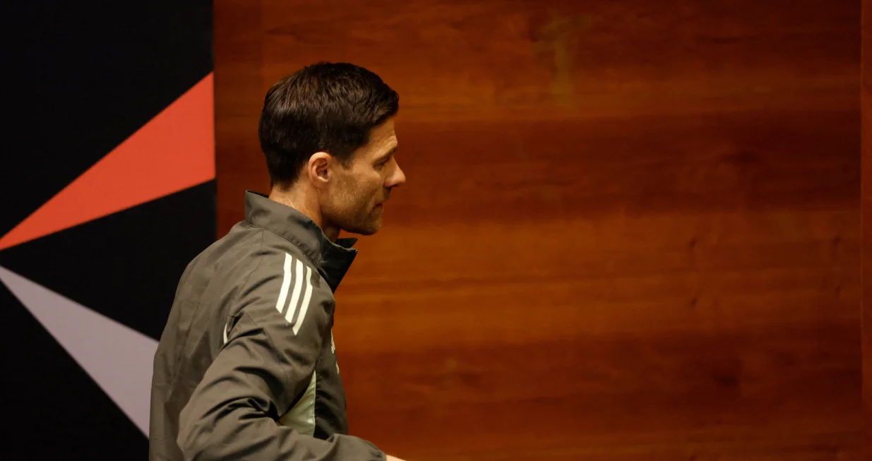 FILE PHOTO: Soccer Football - Spanish Super Cup - Final - Real Madrid Press Conference - King Abdullah Sport City Stadium, Jeddah, Saudi Arabia - January 10, 2026 Real Madrid coach Xabi Alonso leaves the press conference REUTERS/Vincent West/File Photo/Foto: Vincent West