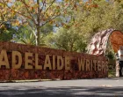 Jedan od najznačajnijih književnih događaja u Australiji, Adelaide Writers' Week, ove godine neće biti održan nakon &scaron;to je veliki broj autora odlučio povući svoje uče&scaron;će. Otkazivanje festivala uslijedilo je nakon odluke organizatora da iz programa uklone palestinsko australsku autoricu Randu Abdel Fattah, &scaron;to je izazvalo snažnu reakciju književne i &scaron;ire kulturne javnosti/
