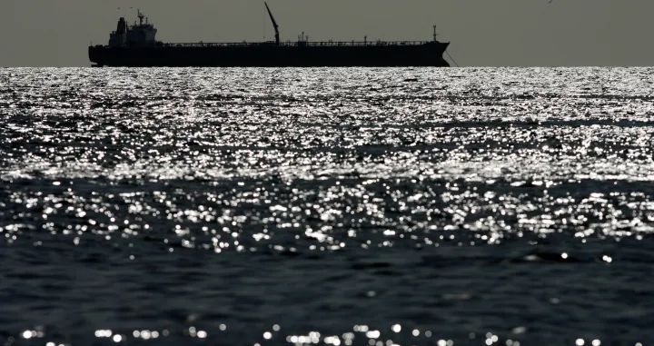 FILE PHOTO: An oil tanker is seen on Lake Maracaibo in Venezuela's western state of Zulia March 1, 2008. REUTERS/Jorge Silva/File Photo/Jorge Silva