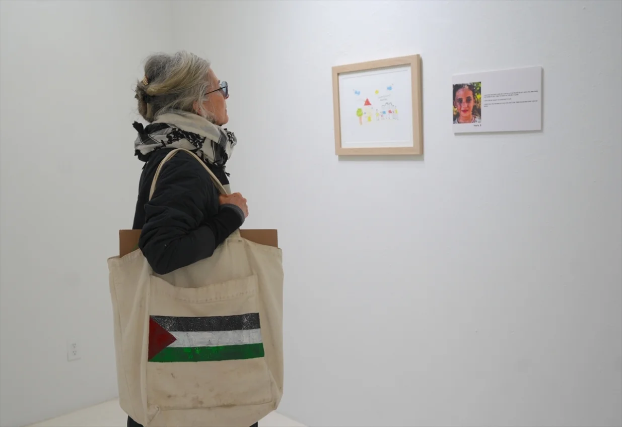 Rachel Accurso, odgajateljica djece pred&scaron;kolske dobi i YouTuberica najpoznatija kao Ms. Rachel, u New Yorku je predstavila izložbu i prodaju umjetničkih radova djece iz Gaze/Sel&ccedil;uk Acar