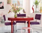 Ljubičasti i crveni enterijer//