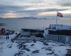 A Greenland flag flies as people walk on the day of a meeting between top U.S. officials and the foreign ministers of Denmark and Greenland, in Nuuk, Greenland, January 14, 2026. REUTERS/Marko Djurica/Marko Djurica