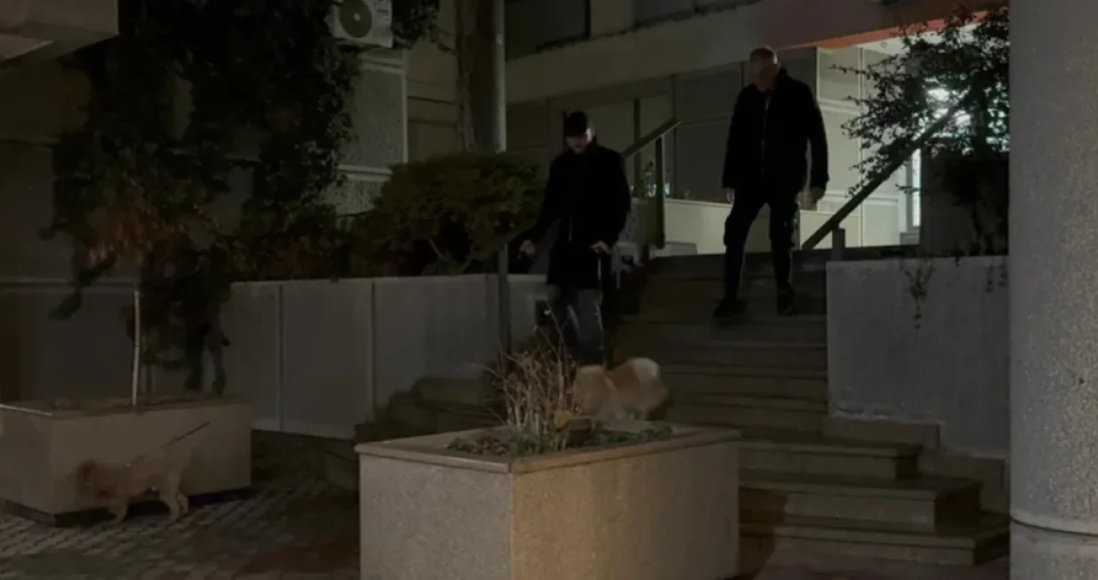 Aleksandar Aco Kos i Čedomir Čedo Jovanović, &scaron;etnja sa psom, Beograd/Telegraf.rs.