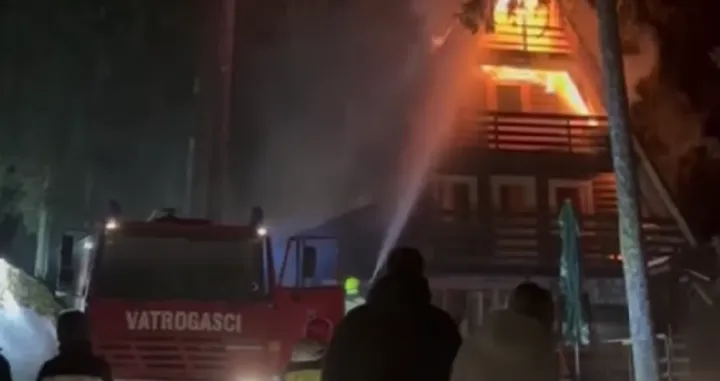 Požar na Vla&scaron;iću, gori vikendica/Prtsc