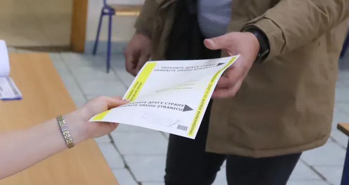 Prijevremeni izbori za predsjednika Republike Srpske. Istočno Sarajevo - Lukavica glasanje/Senad Gubelić