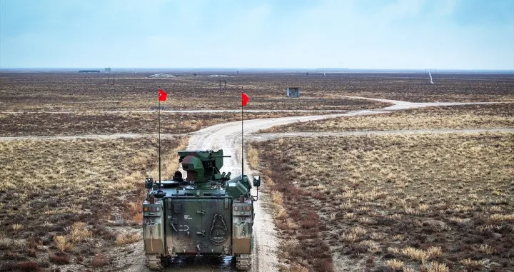 Transporter nosi oznaku E-ZPT/Anadolija/