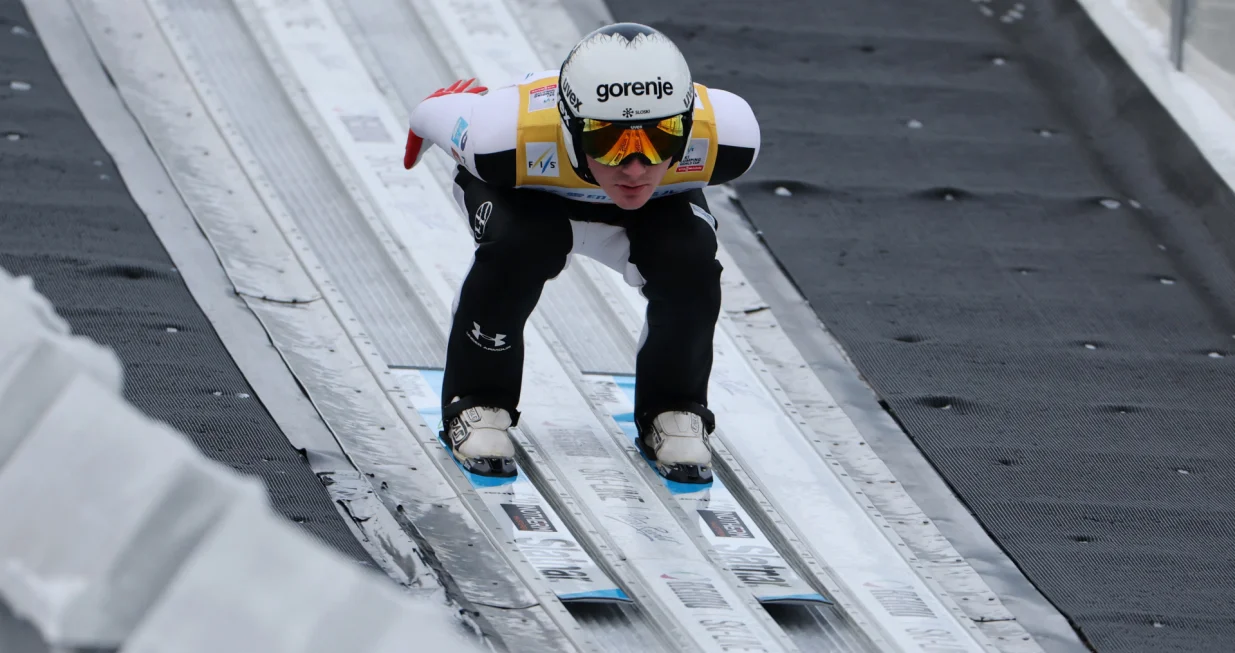 Ski Jumping - Ski Jumping World Cup - Sapporo, Japan - January 17, 2026 Slovenia's Domen Prevc in action during the men's large hill REUTERS/Issei Kato/Foto: Issei Kato