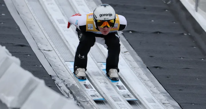 Ski Jumping - Ski Jumping World Cup - Sapporo, Japan - January 17, 2026 Slovenia's Domen Prevc in action during the men's large hill REUTERS/Issei Kato/Foto: Issei Kato
