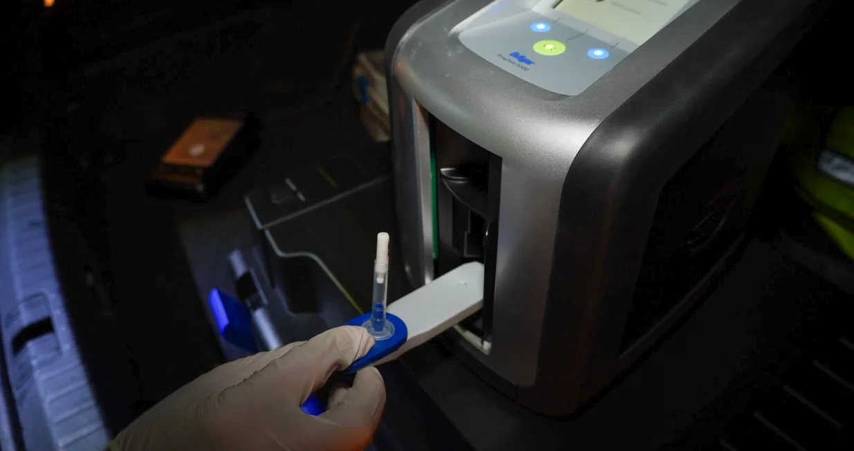 Uprava policije Ministarstva unutra&scaron;njih poslova Kantona Sarajevo (MUP KS) počela je s upotrebom uređaja za indikaciju droga i testiranje vozača na prisustvo droga u organizmu, na saobraćajnicama u KS//