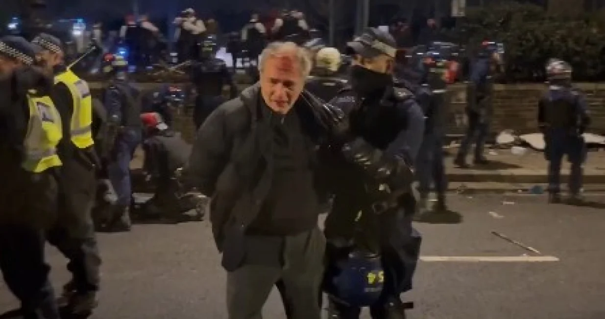 Intervenirali policajci/Printscreen/X.com//