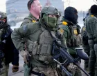 A member of the Special Response Team (SRT) holds his weapons at a protest against the fatal shooting of Renee Nicole Good by a U.S. Immigration and Customs Enforcement (ICE) agent, during a rally against increased immigration enforcement across the city outside the Whipple Building in Minneapolis, Minnesota, U.S., January 8, 2026. REUTERS/Tim Evans  TPX IMAGES OF THE DAY/Tim Evans