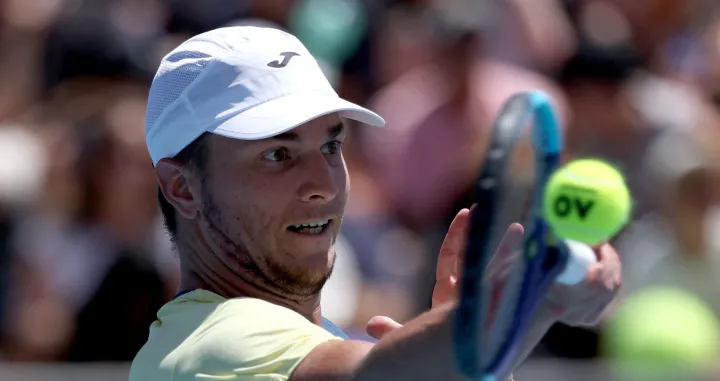 Tennis - Australian Open - Melbourne Park, Melbourne, Australia - January 18, 2026 Serbia's Miomir Kecmanovic in action during his first round match against Argentina's Tomas Martin Etcheverry REUTERS/Edgar Su/Foto: Edgar Su