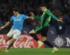 Soccer Football - Serie A - Napoli v U.S. Sassuolo - Stadio Diego Armando Maradona, Naples, Italy - January 17, 2026 Napoli's Antonio Vergara in action with U.S. Sassuolo's Tarik Muharemovic REUTERS/Ciro De Luca/Foto: Ciro De Luca