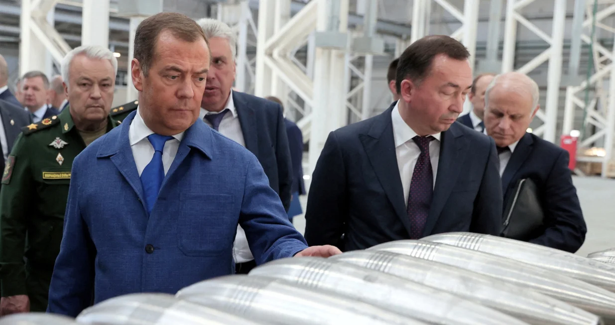 FILE PHOTO: Russia's deputy head of the Security Council Dmitry Medvedev inspects arms production as he visits the Aleksinsky Experimental Mechanical Plant in the town of Aleksin in the Tula region, Russia, June 15, 2023. Sputnik/Yekaterina Shtukina/Pool via REUTERS ATTENTION EDITORS - THIS IMAGE WAS PROVIDED BY A THIRD PARTY./File Photo/Sputnik