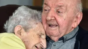 Ada Keating Iako ima 98 godina, odlučila je preseliti se u isti dom u Liverpoolu kako bi ostala uz svog 80-godišnjeg sina i nastavila brinuti o njemu/Screenshot