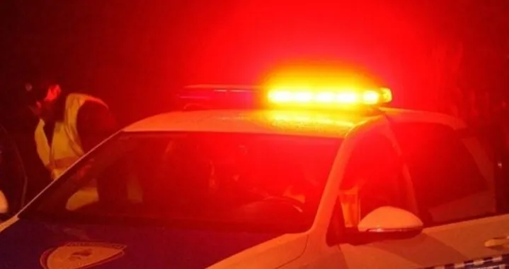 MUP RS, policijsko auto, policajac, noć/