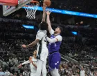 Jan 19, 2026; San Antonio, Texas, USA; Utah Jazz center Jusuf Nurkic (30) shoots over San Antonio Spurs forward Julian Champagnie (30) in the first half at Frost Bank Center. Mandatory Credit: Daniel Dunn-Imagn Images/Foto: Daniel Dunn