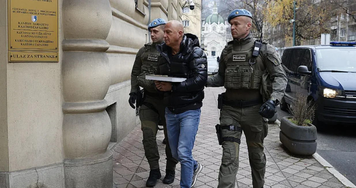 Muhamed Ajanović, dekan Stomatolo&scaron;kog fakulteta u Sarajevu, sprovođenje u Tužila&scaron;tvo KS/Fena